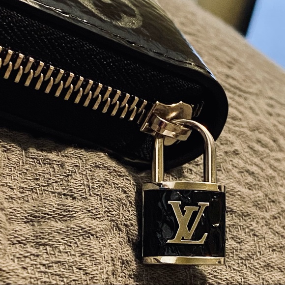 🦄🦄 Louis Vuitton Python Zippy 🦄🦄 - Picture 3 of 16